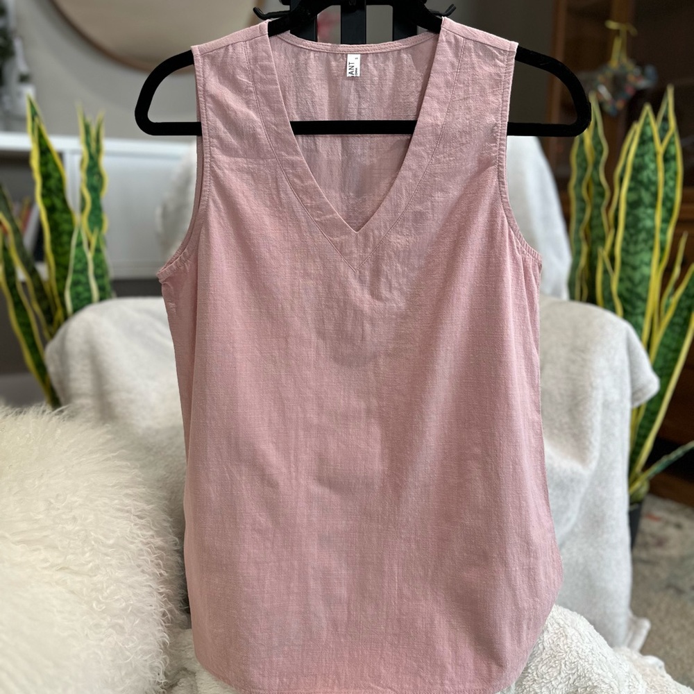 Soft Dusty Pink Sleeveless Tank Top with V-neckline